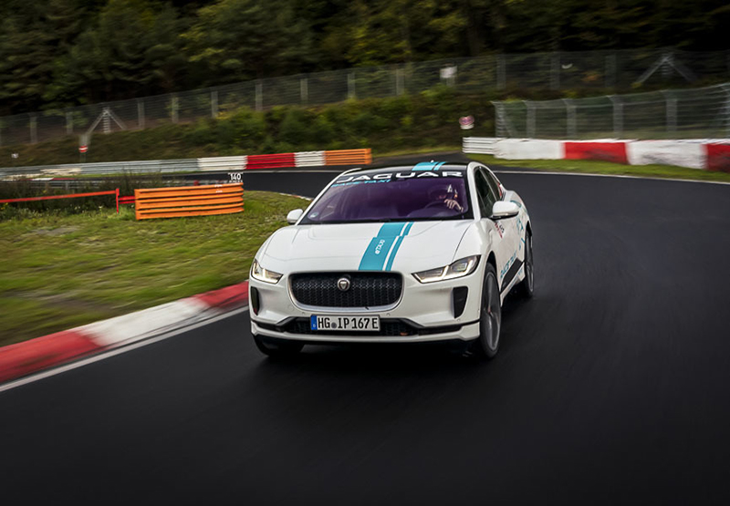 Jaguar I-Pace превратили в первое в мире гоночное такси на батарейках