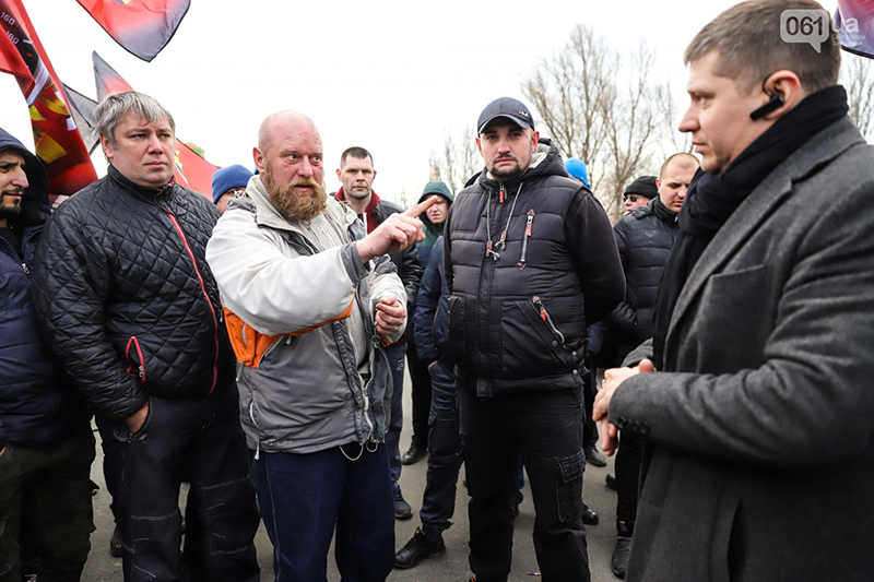 В Запорожье таксисты митинговали против низких тарифов. Фото