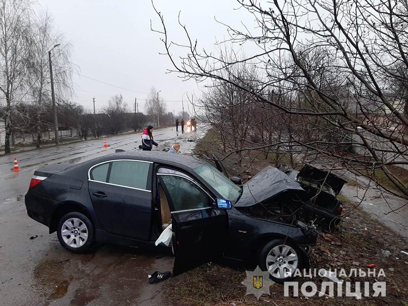 BMW на скорости влетел в такси с пассажирами — трое погибли на месте, девочка из Италии умерла в реанимации