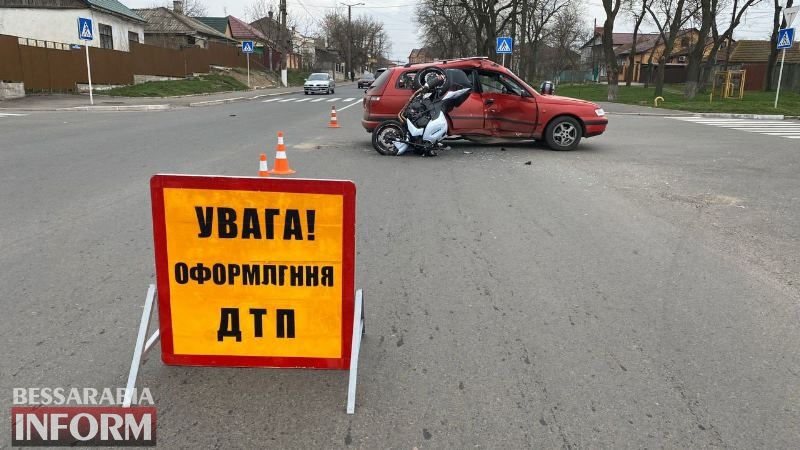 В Измаиле байк на скорости протаранил такси: пострадал пассажир такси