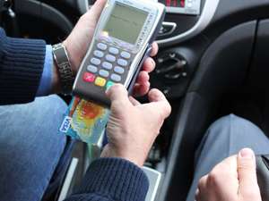 Таксисты в Украине готовы перейти на расчет кредитными картами