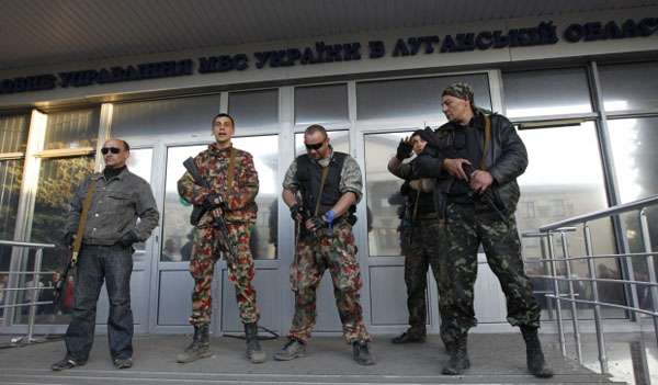 В Луганске террористы захватили службу такси и требуют выдать директора - СМИ
