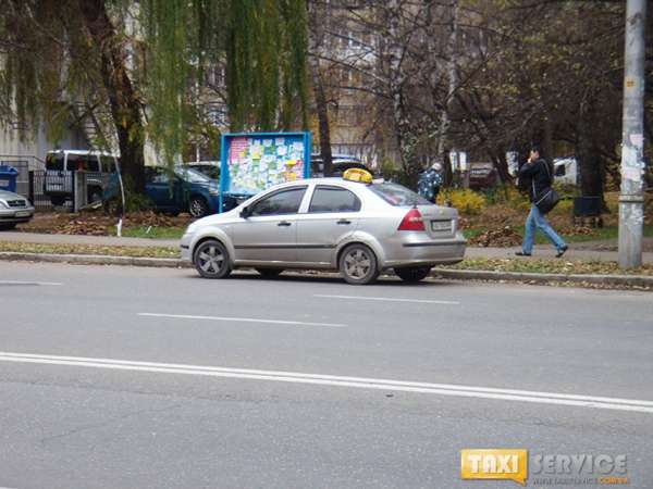 В украинских городах рынок такси сократился наполовину — эксперт